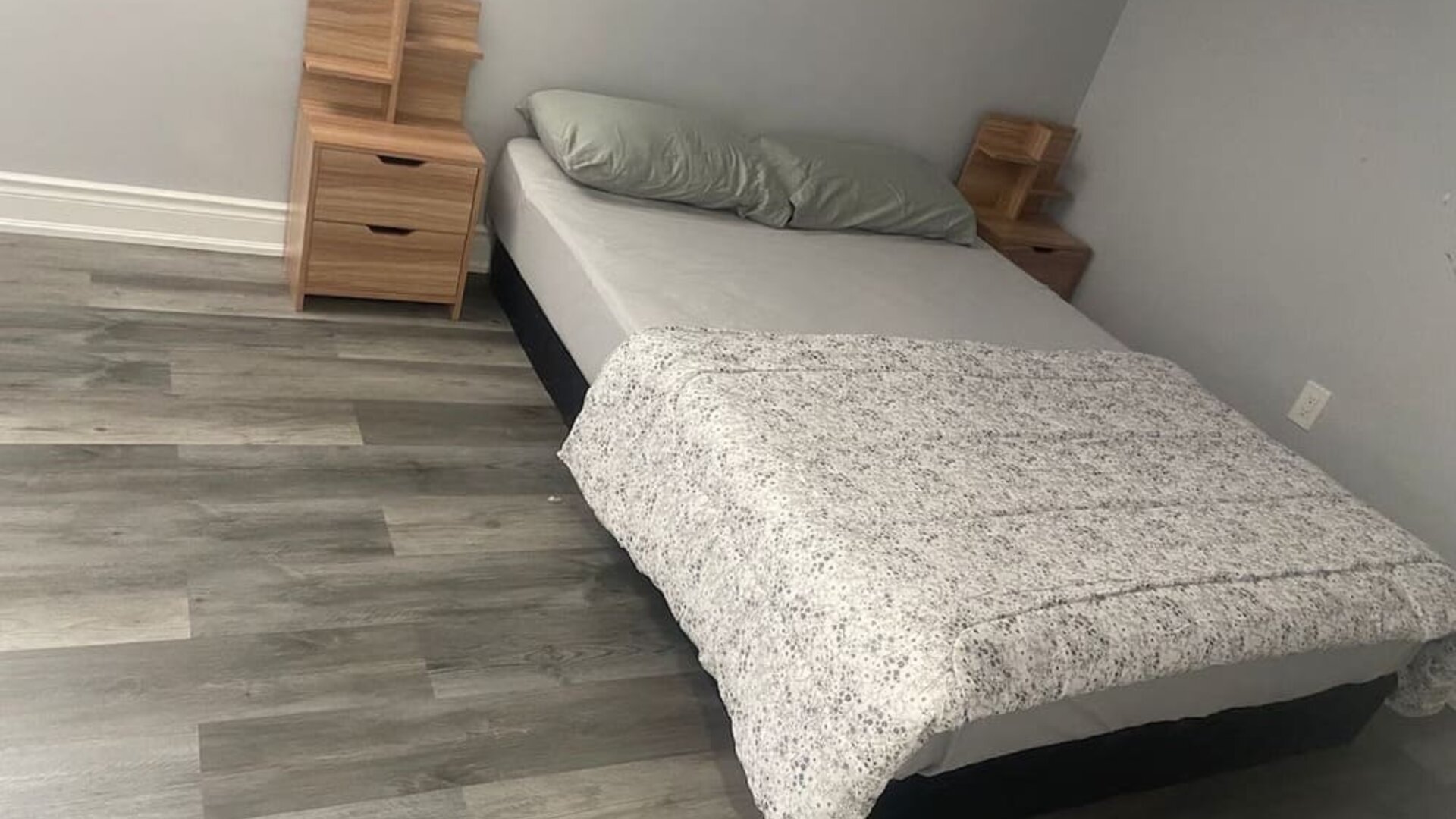 Comfortable day room at Home Stay Canada.