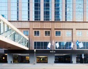 Exterior view of Royal Sonesta Minneapolis.