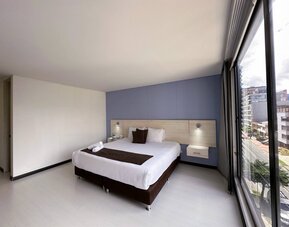 Regency Boutique La Feria