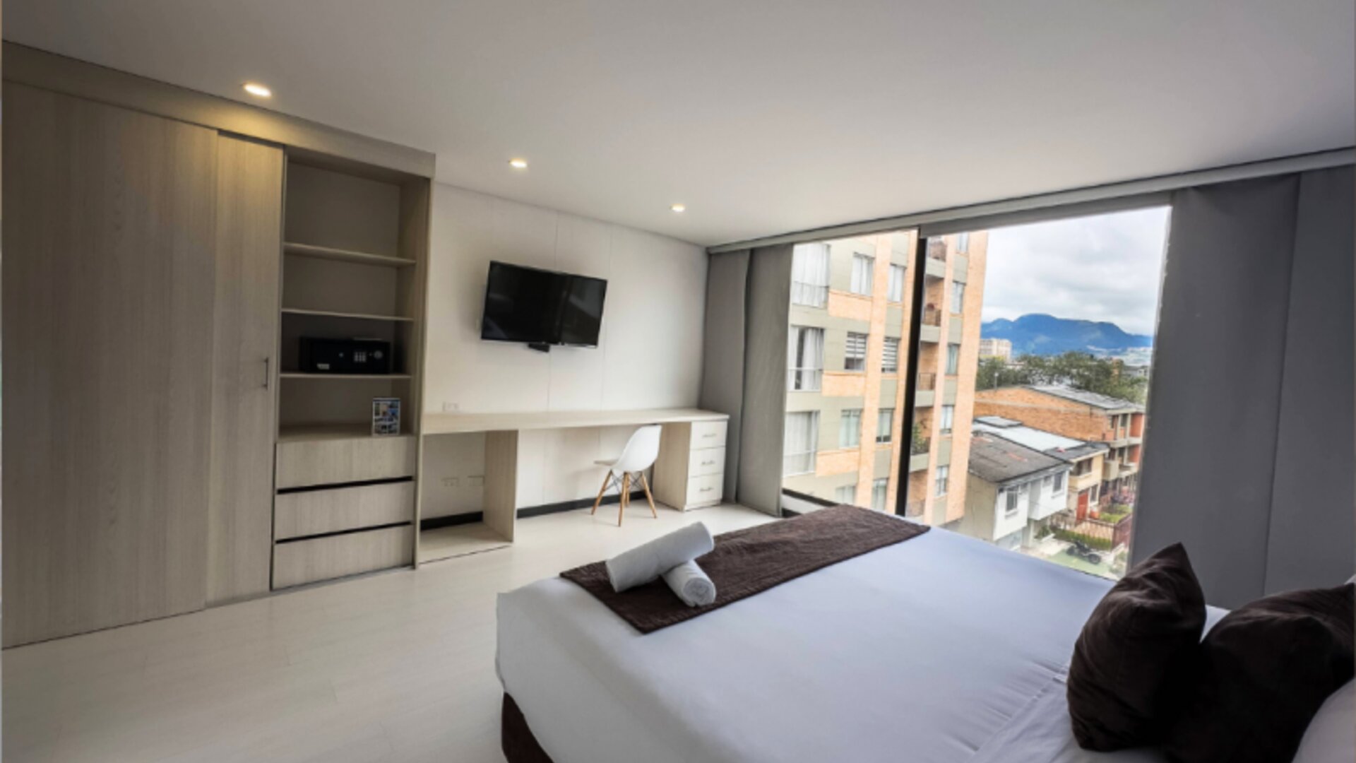 Regency Boutique La Feria