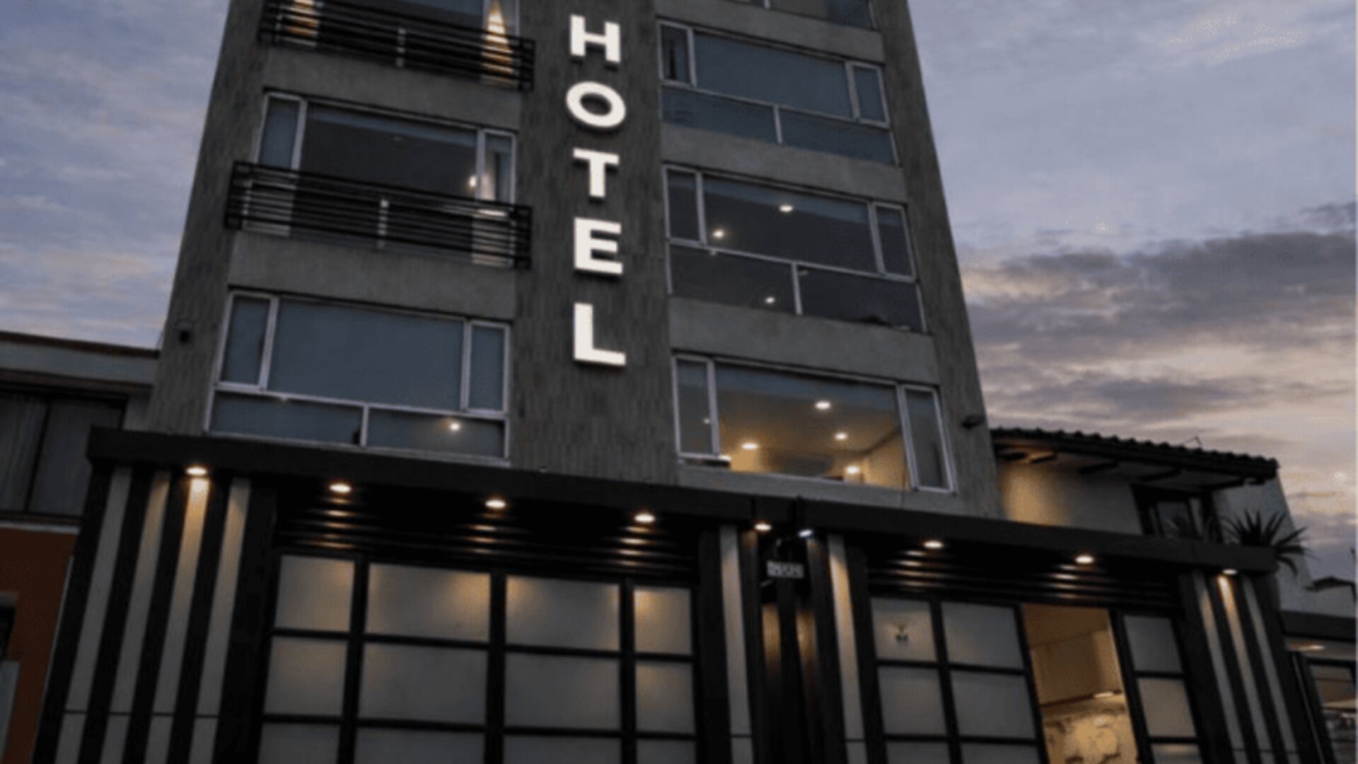 Hotel CGH Travel INN Airport