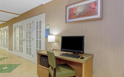 Business center featuring computer access, printing facilities and a convenient workspace for guests at La Quinta Inn & Suites By Wyndham Orlando I Drive/Conv Ctr.