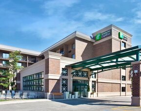 Exterior view showcasing the hotel's entrance, covered porte cochère, and contemporary architecture at Holiday Inn Express Rolling Meadows-Schaumburg.