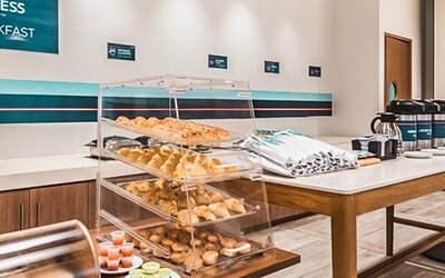 Express Start breakfast station featuring assorted pastries, beverages, and convenient grab-and-go options at Holiday Inn Express Cartagena Manga.