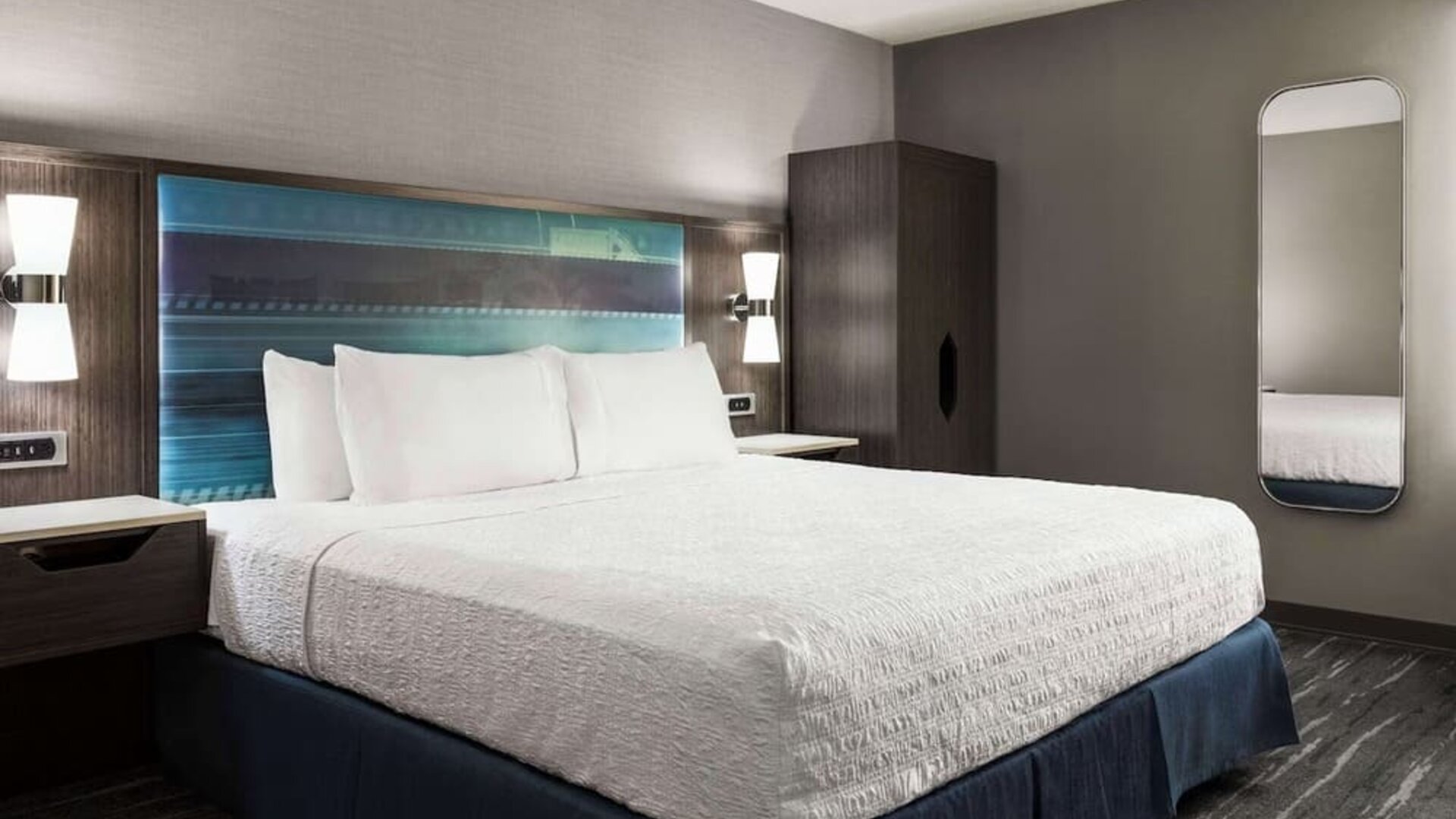 Day use room at Hampton Inn Chicago O`Hare.