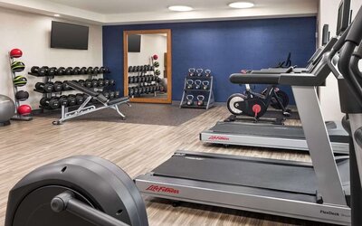 Fitness center available at Hampton Inn Chicago O`Hare.