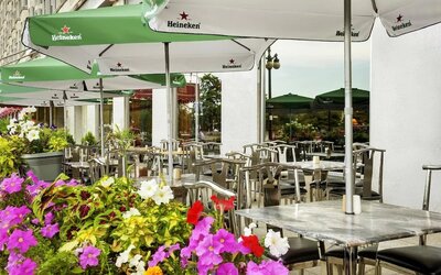 Outdoor patio perfect for coworking at Congress Plaza Hotel.