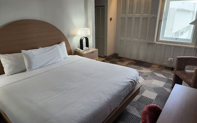 Day use room with work desk at Miami International Airport Hotel.