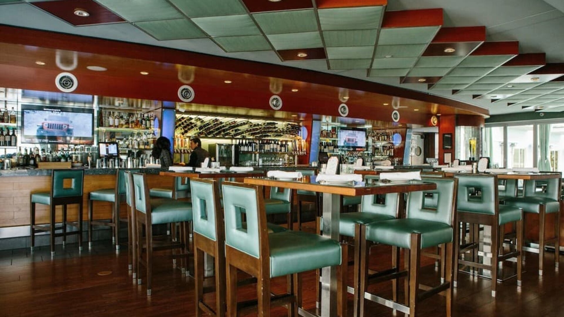 Dining area perfect for coworking at Shade Hotel Manhattan Beach.