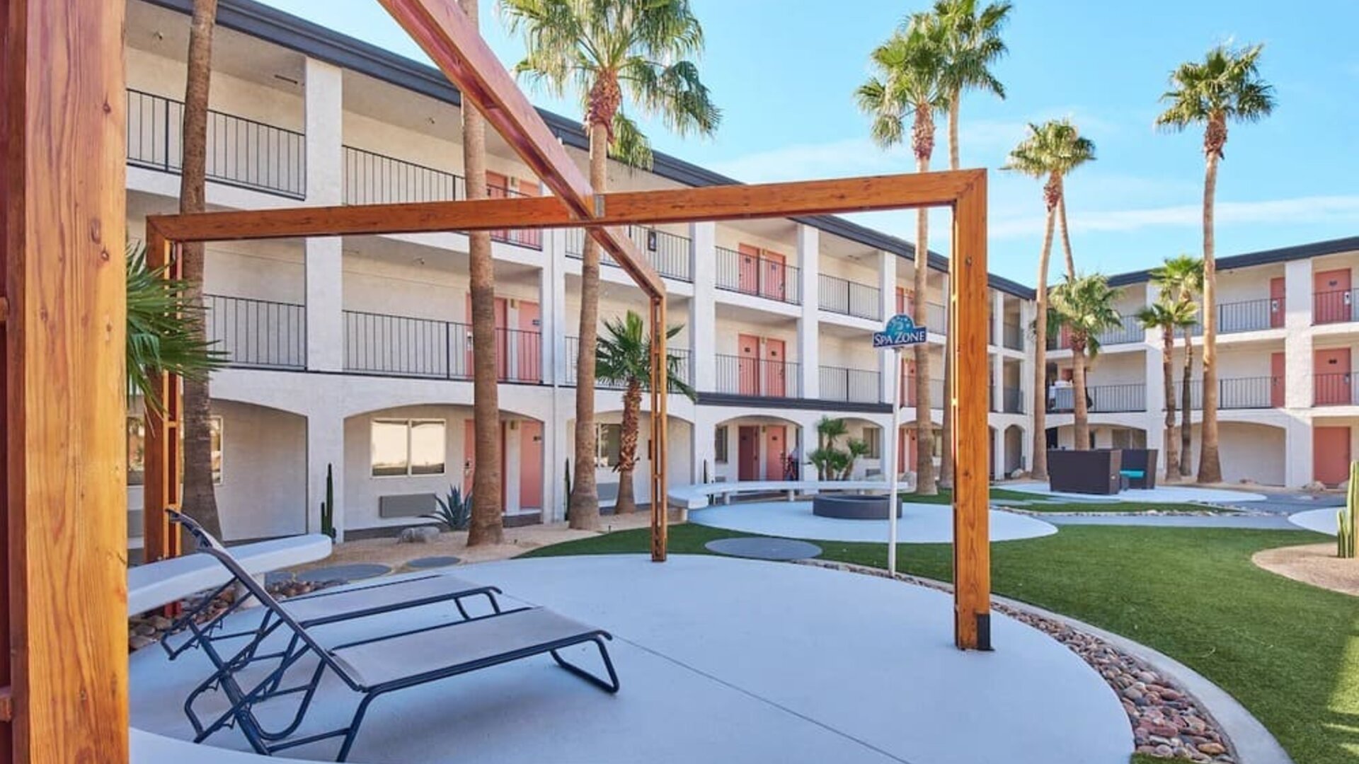 Courtyard at Aqua Soleil Hotel & Mineral Water Spa.
