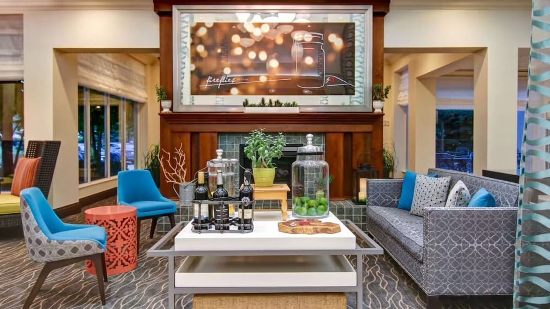 Hotel lobby and lounge area at Hilton Garden Inn Toronto/Burlington.