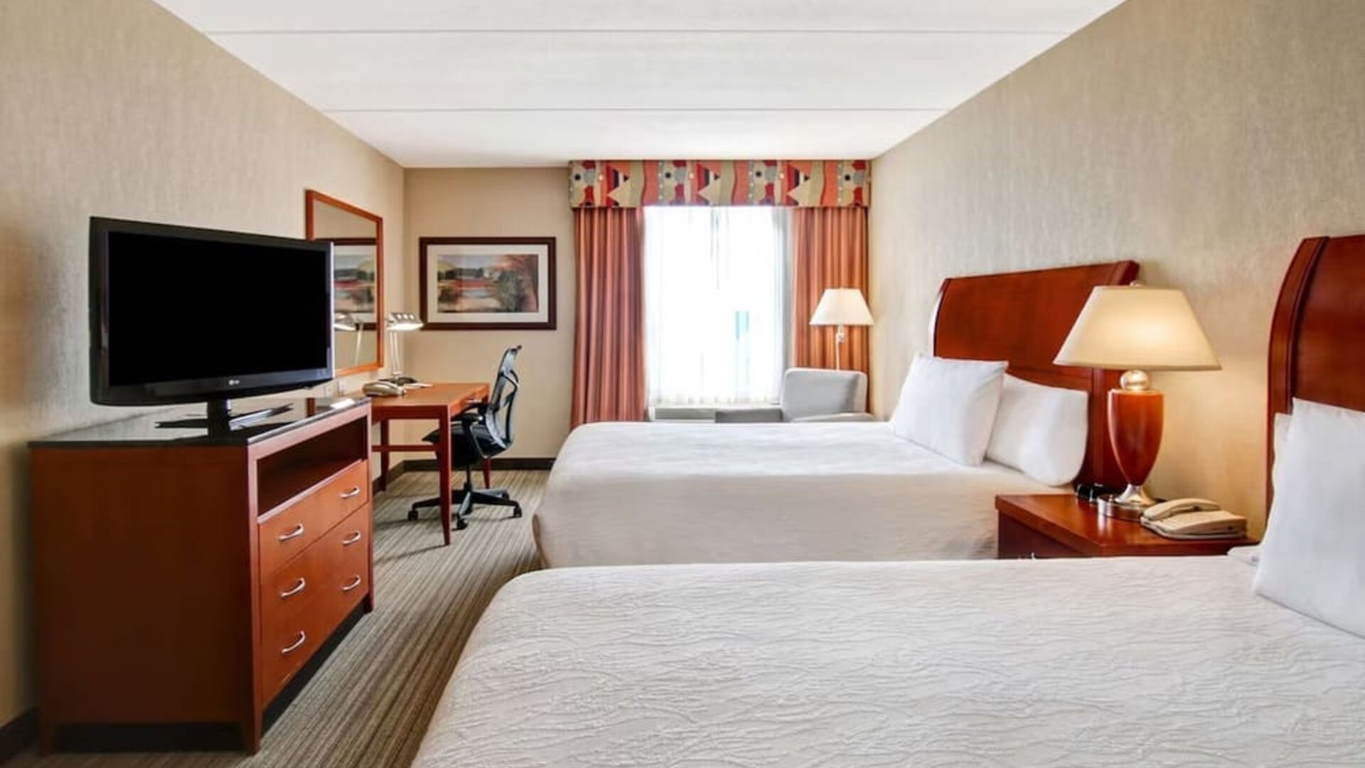 Twin room with TV and work desk at Hilton Garden Inn Toronto/Burlington.