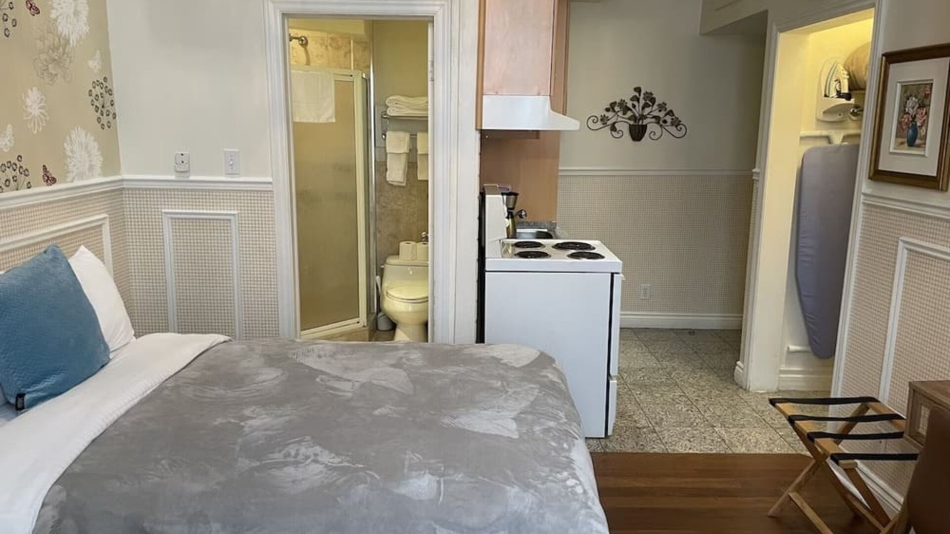 Day use room with private bathroom and in-room kitchen at Parc Suites Hotel.