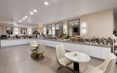 Dining room at Wyndham DFW Airport.