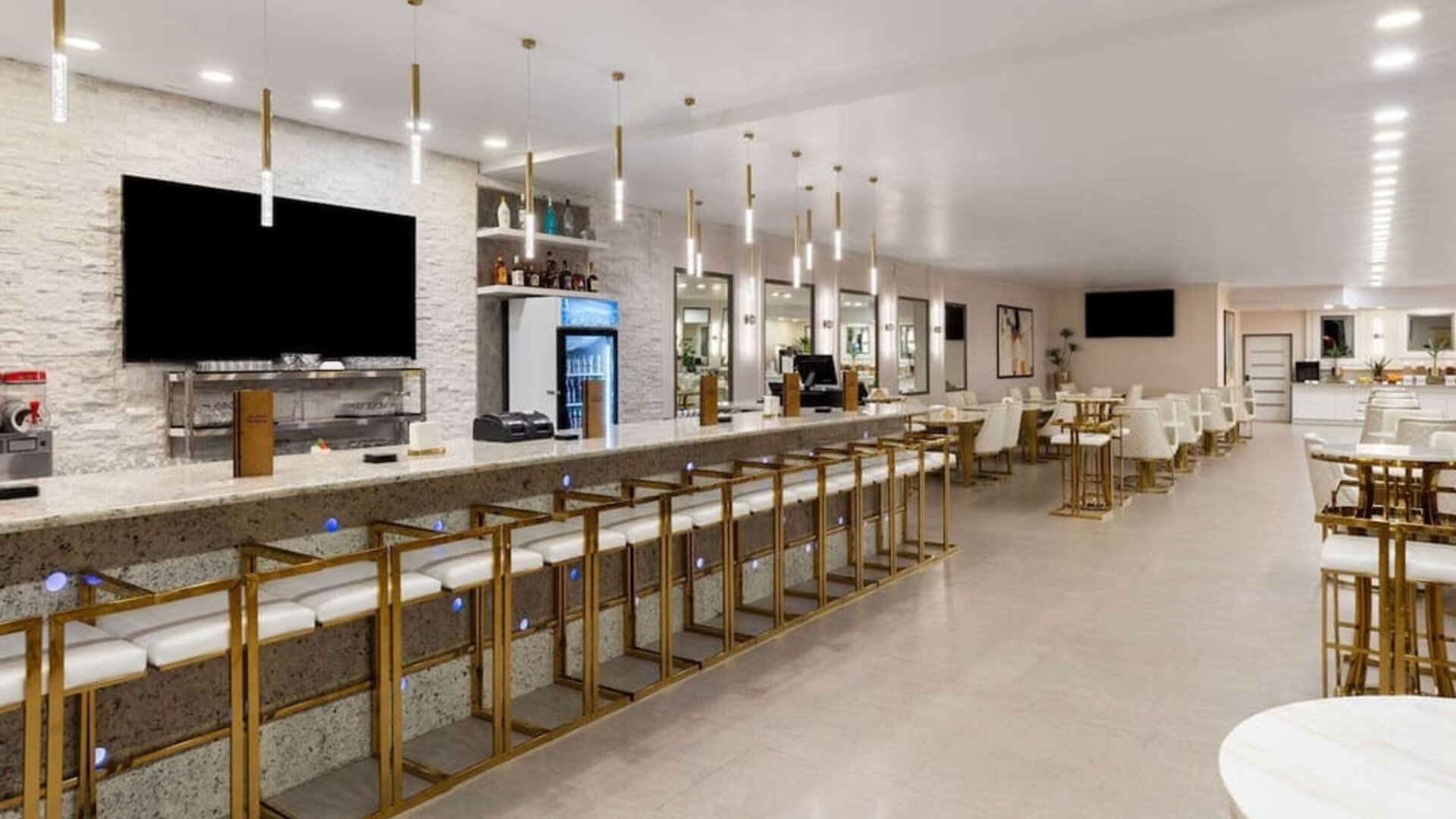 Hotel bar at Wyndham DFW Airport.