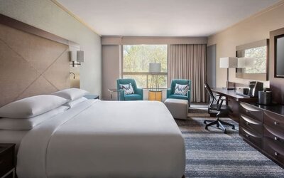 King bed at Boston Marriott Burlington.