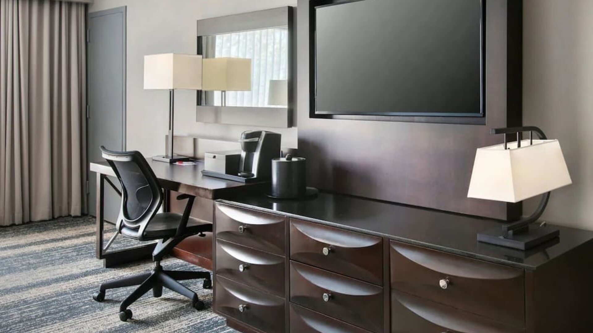 Workspace at Boston Marriott Burlington.