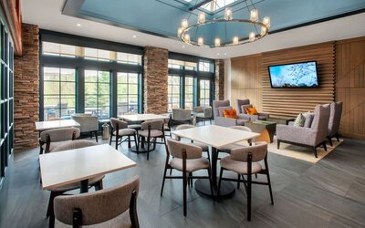 Hotel dining room at Boston Marriott Burlington.