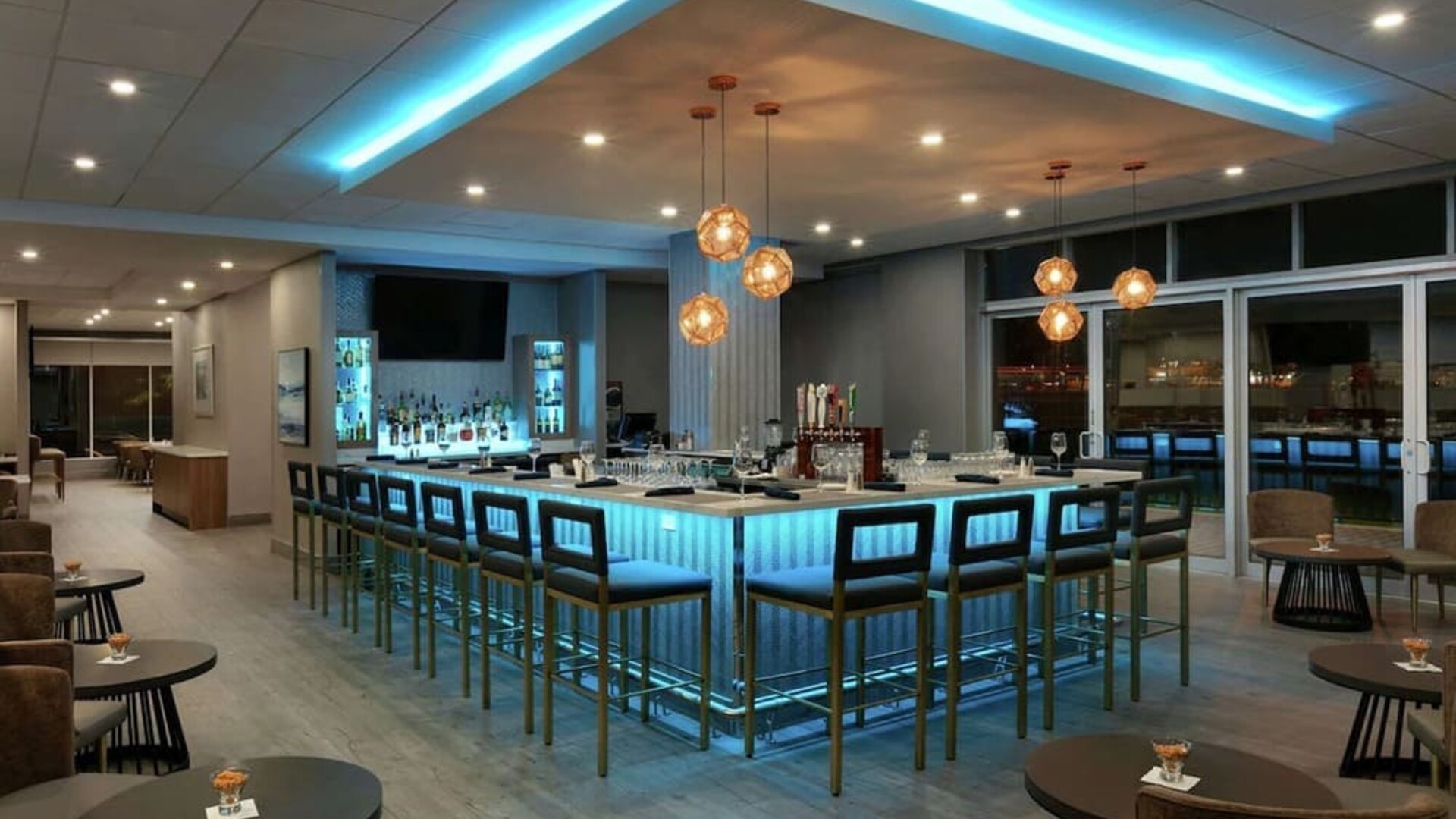 Hotel bar at the Embassy Suites by Hilton Montreal Airport.