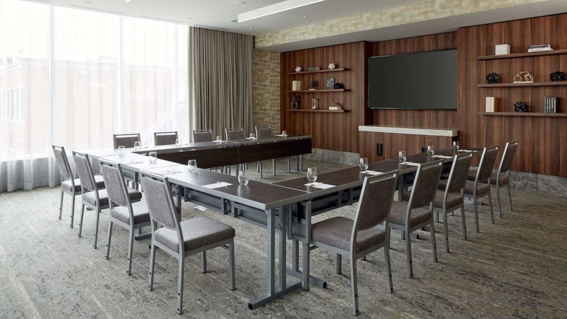 Professional meeting room at Hilton Garden Inn Montreal Midtown.