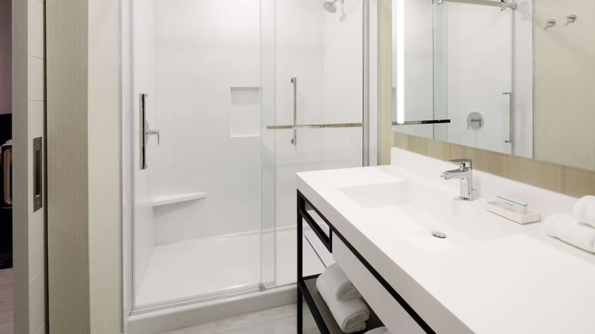 Private bathroom with shower at Hilton Garden Inn Montreal Midtown.