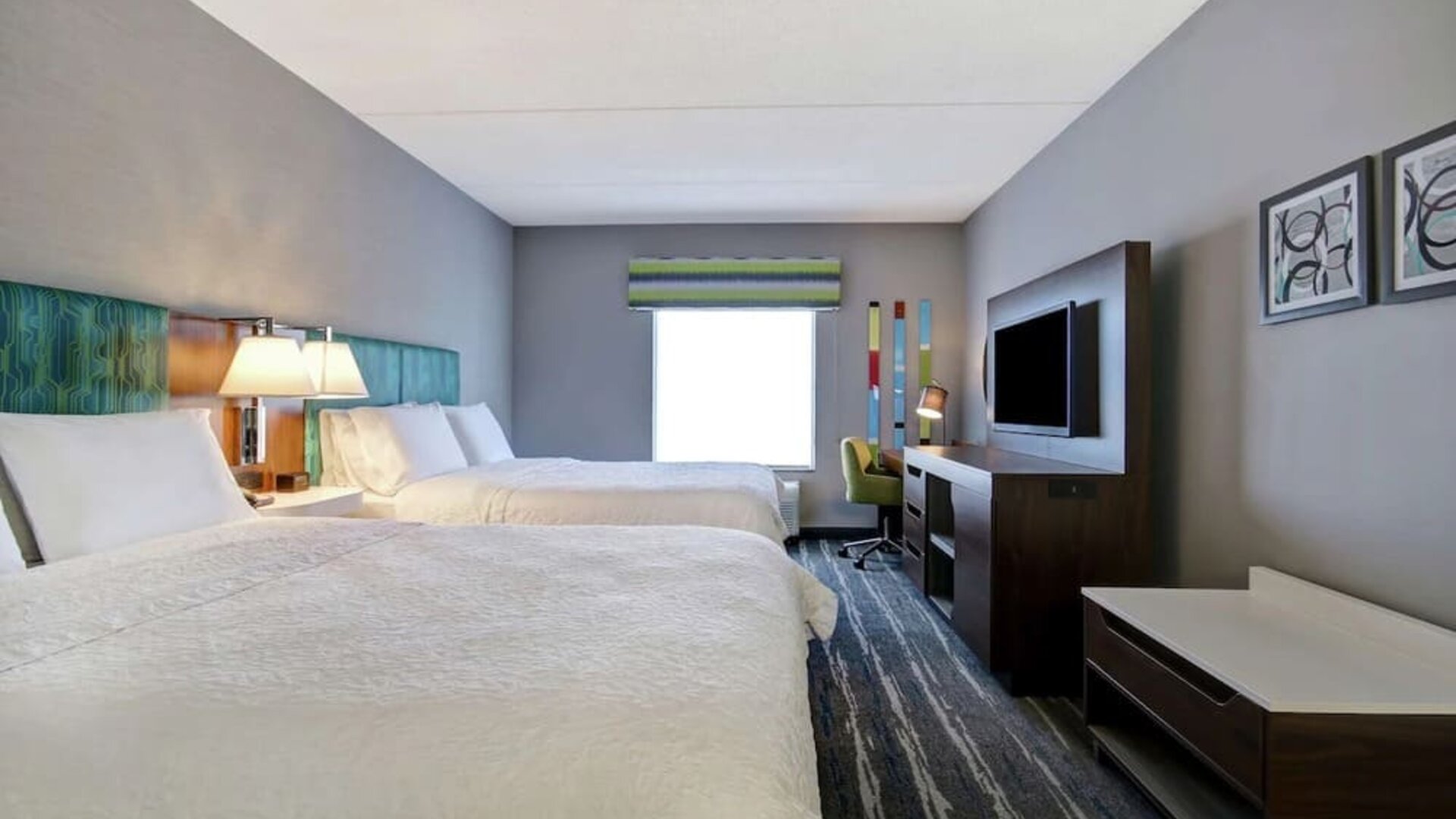 Day use twin room with TV, work desk and private bathroom at the  Hampton Inn & Suites By Hilton Guelph.