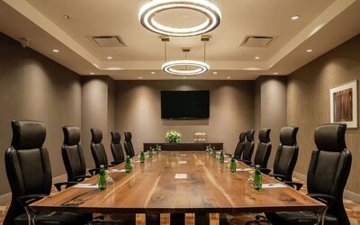 Professional meeting room with ergnomic chairs at DoubleTree By Hilton Kitchener.