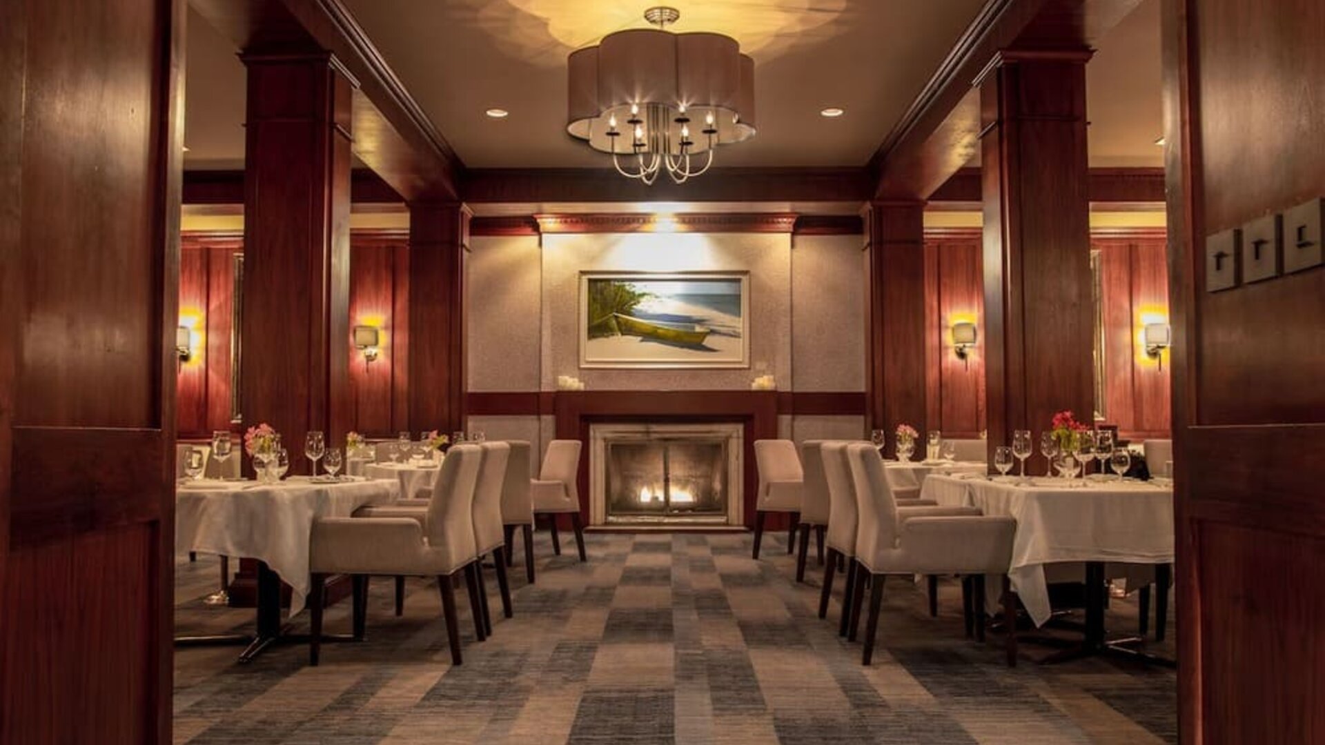 Dining area perfect for coworking at Fairmont Winnipeg.