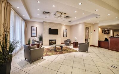 Hotel lobby with lounge area at Amenida Residences.