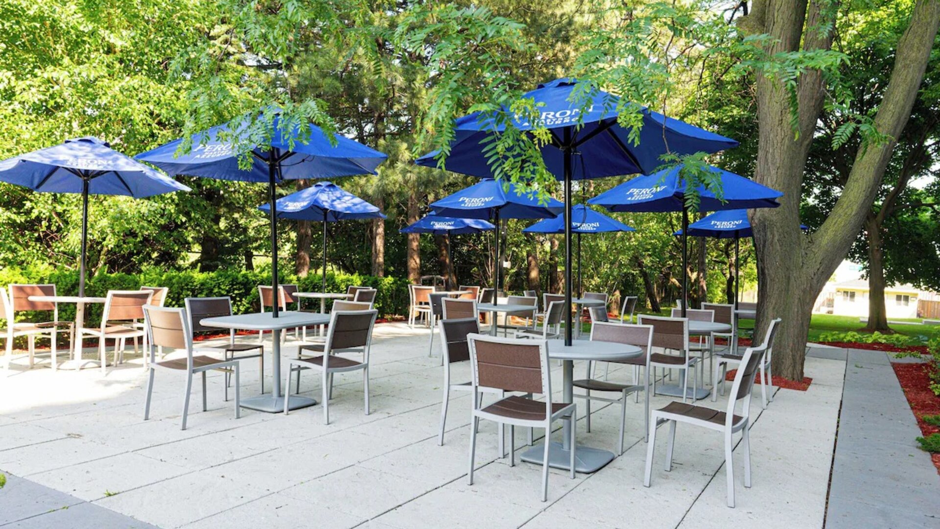 Outdoor patio at Holiday Inn Toronto International Airport.