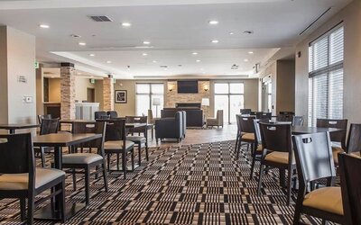 Restaurant area at Quality Inn & Suites Kingston.
