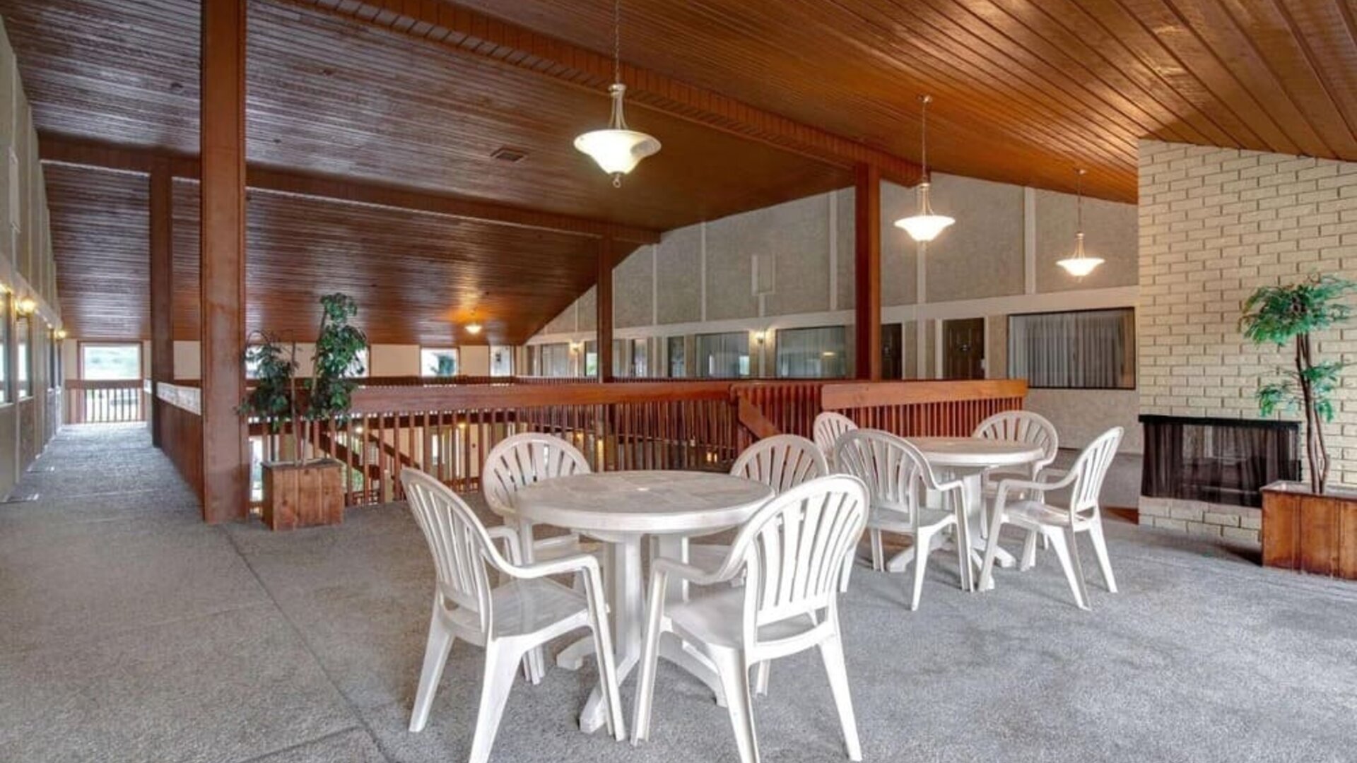 Lounge area at Days Inn Vernon.
