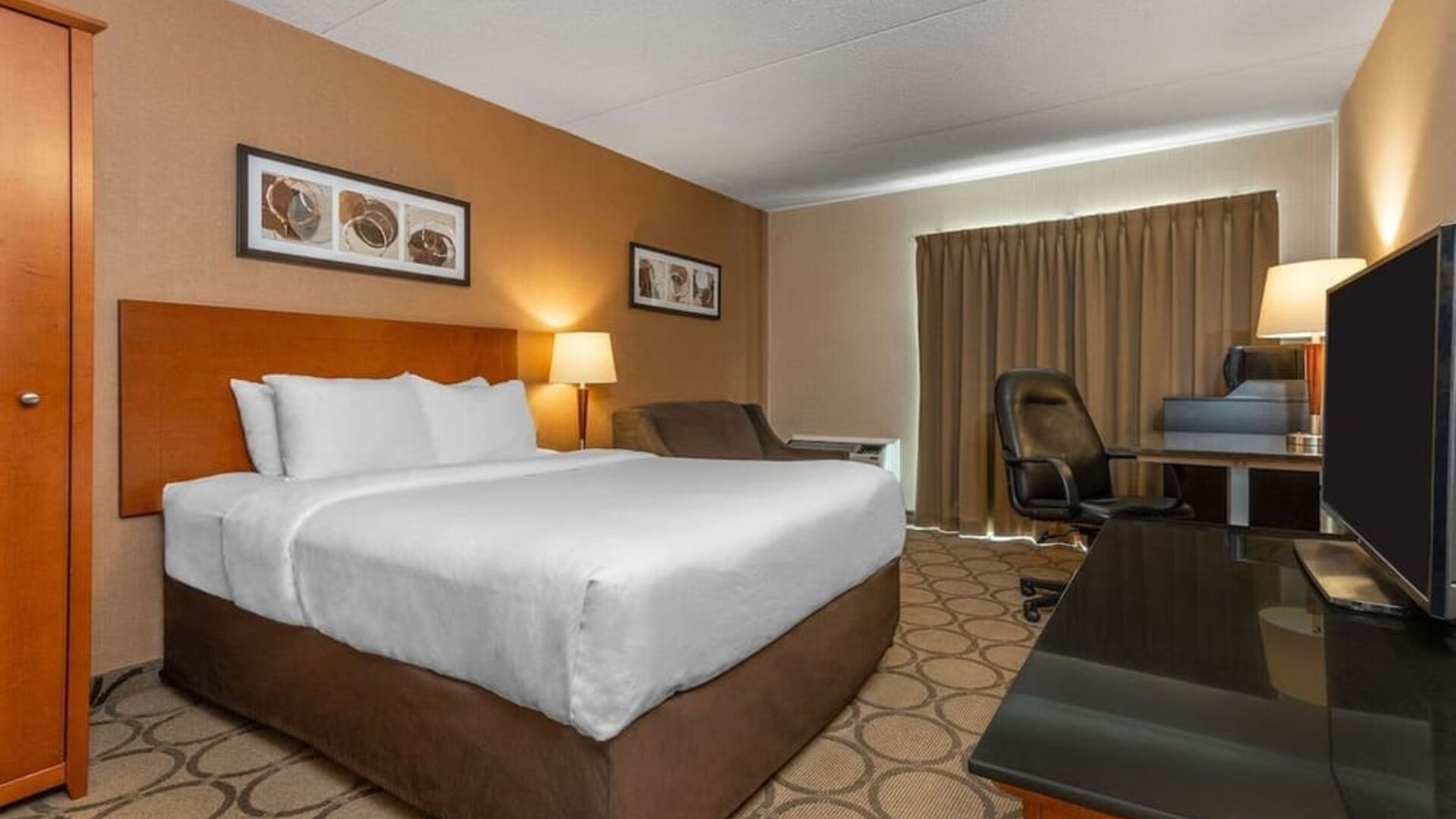 Standard day use room with TV, work desk, sofa and private bathroom at Comfort Inn Simcoe.