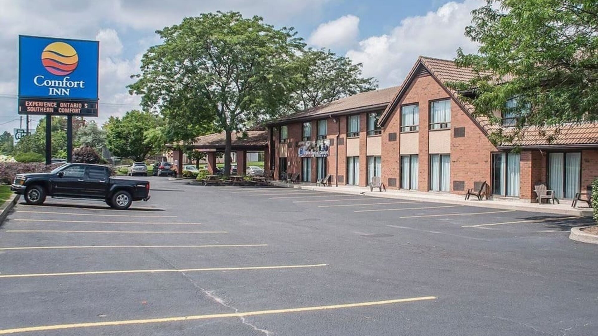 Hotel exterior and parking area at Comfort Inn Simcoe.