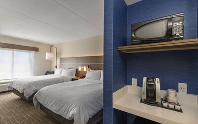Day use twin room with coffee maker, microwave and mini bar at Holiday Inn Express & Suites North Bay.