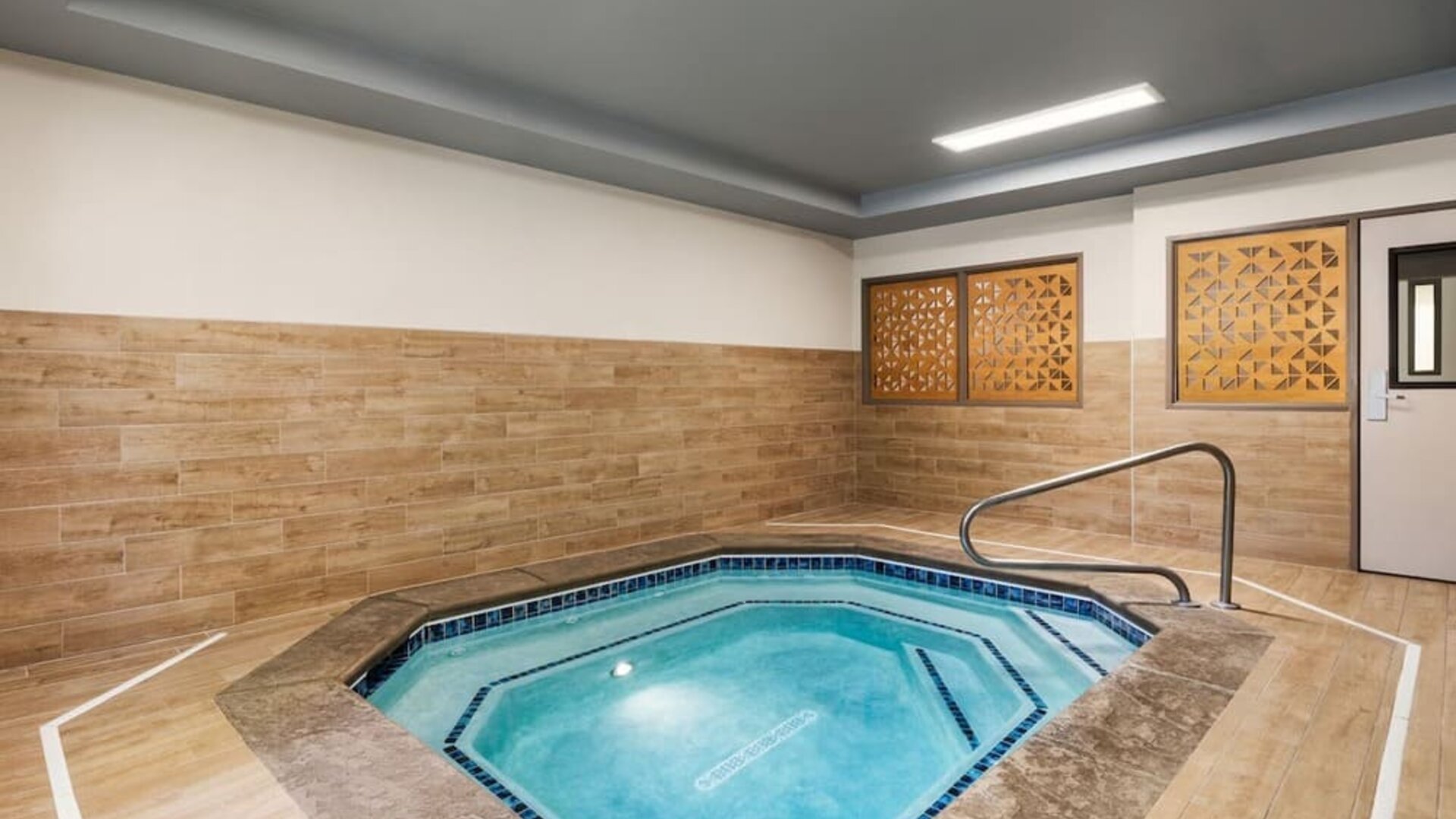 Spa tub at Candlewood Suites Meridian.