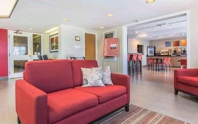 Lobby lounge at Comfort Inn Yarmouth.