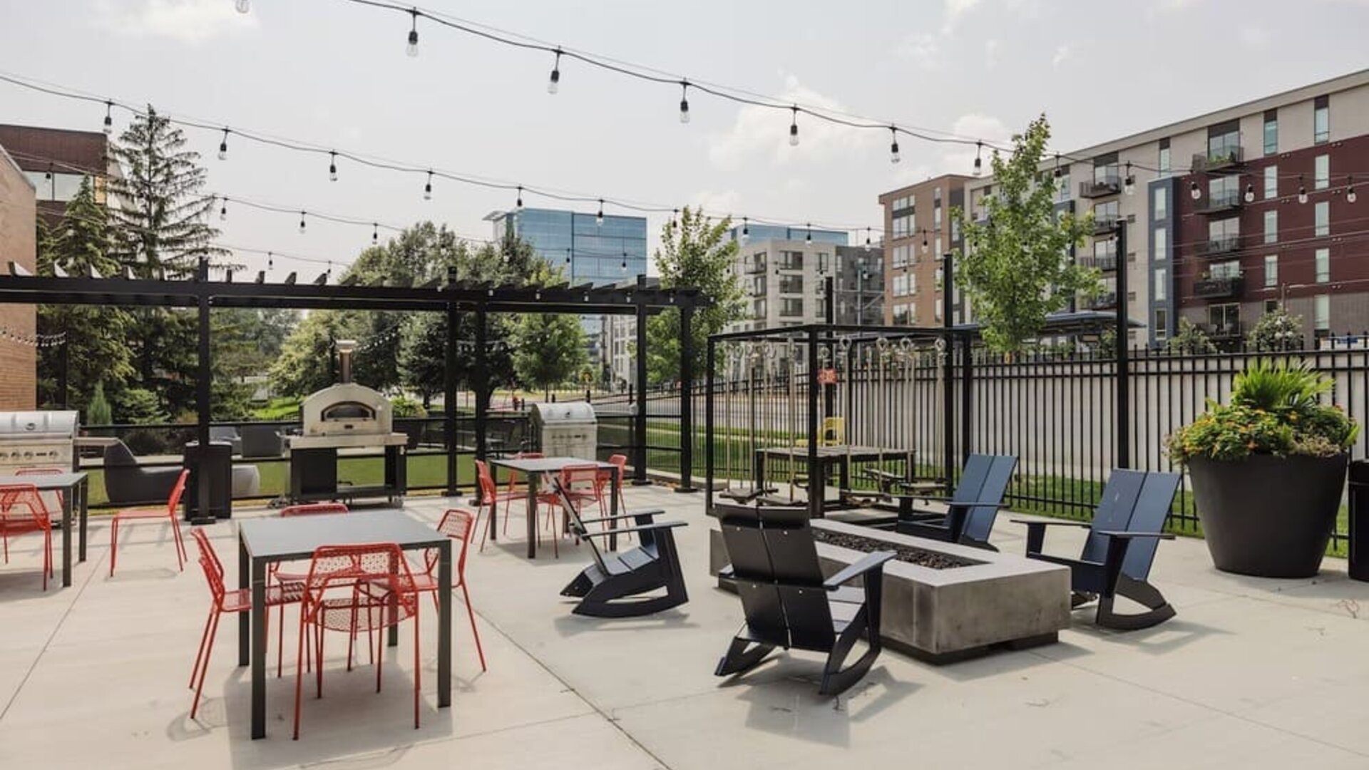 Grill area at Crowne Plaza Aire MSP Airport - Mall Of America.