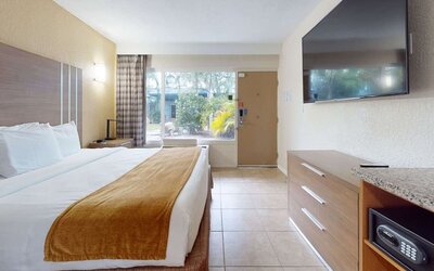 Day use room at Rodeway Inn & Suites Fort Lauderdale Airport & Cruise Port.