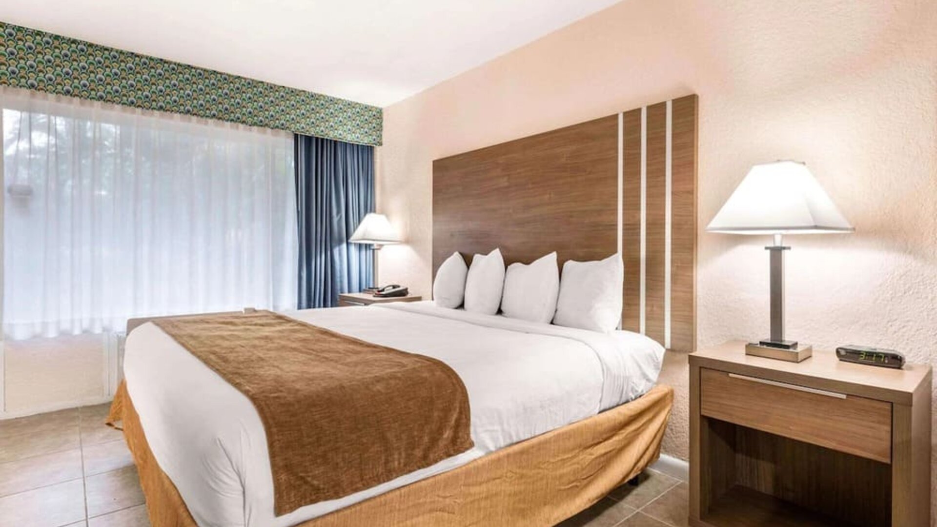 Day use room at Rodeway Inn & Suites Fort Lauderdale Airport & Cruise Port.