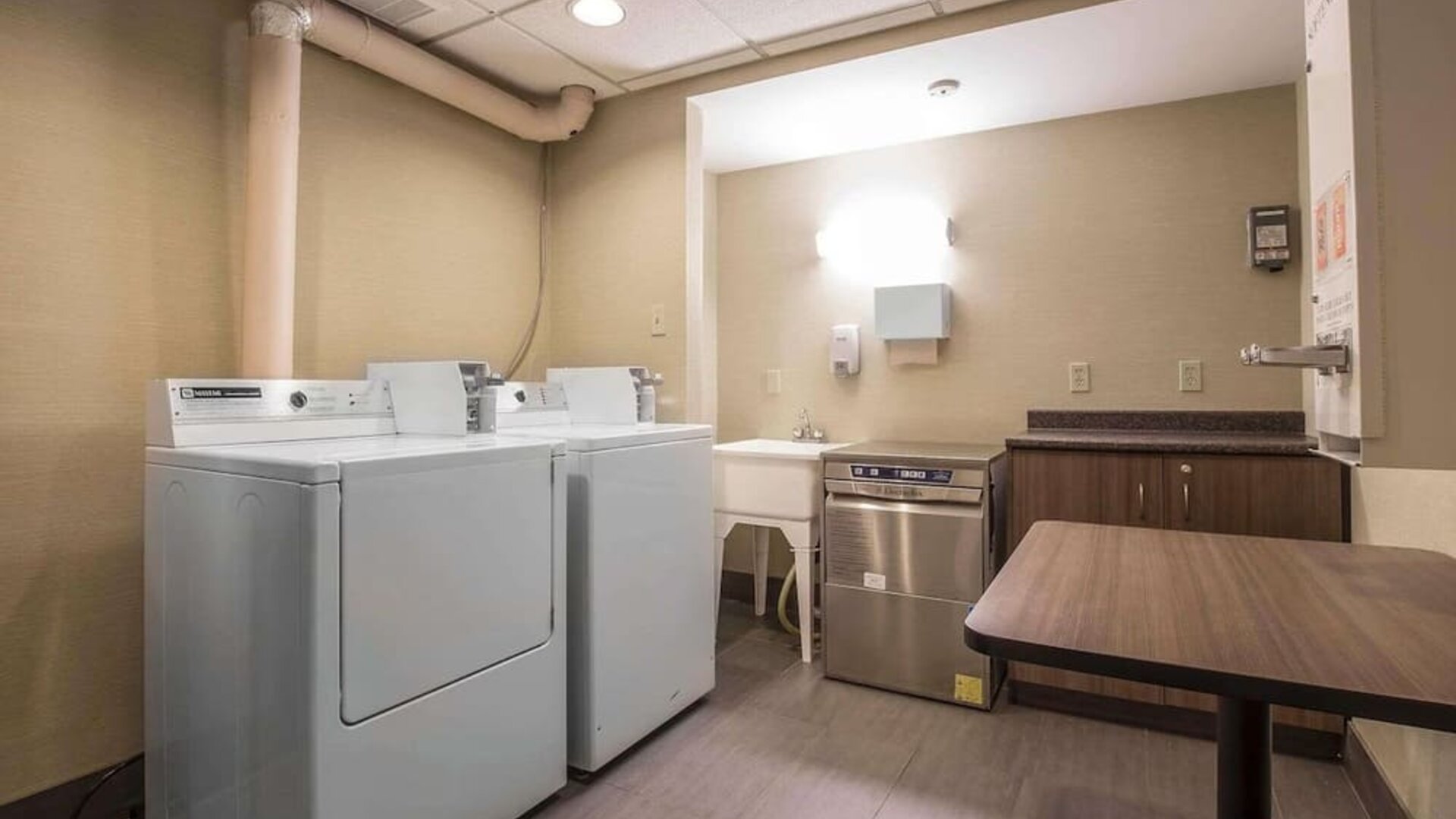 Laundry service at Comfort Inn Pickering.