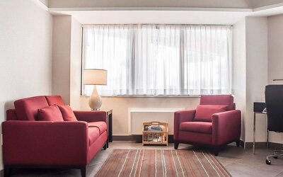 Lobby lounge at Comfort Inn Orillia.