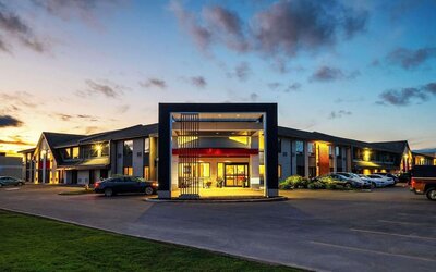 Hotel entrance and parking area at Comfort Inn Newmarket.