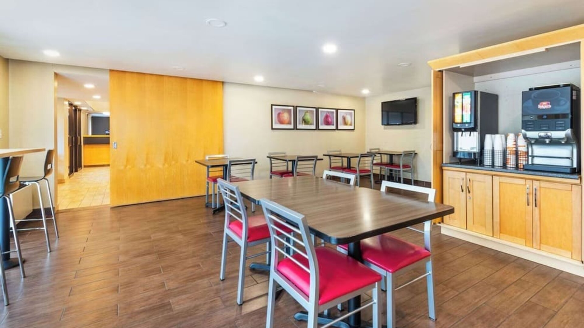Dining area at Comfort Inn Kingston HWY 401.