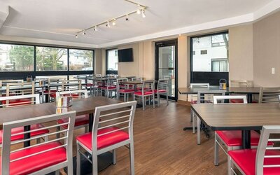 Dining area at Comfort Inn Ottawa West.