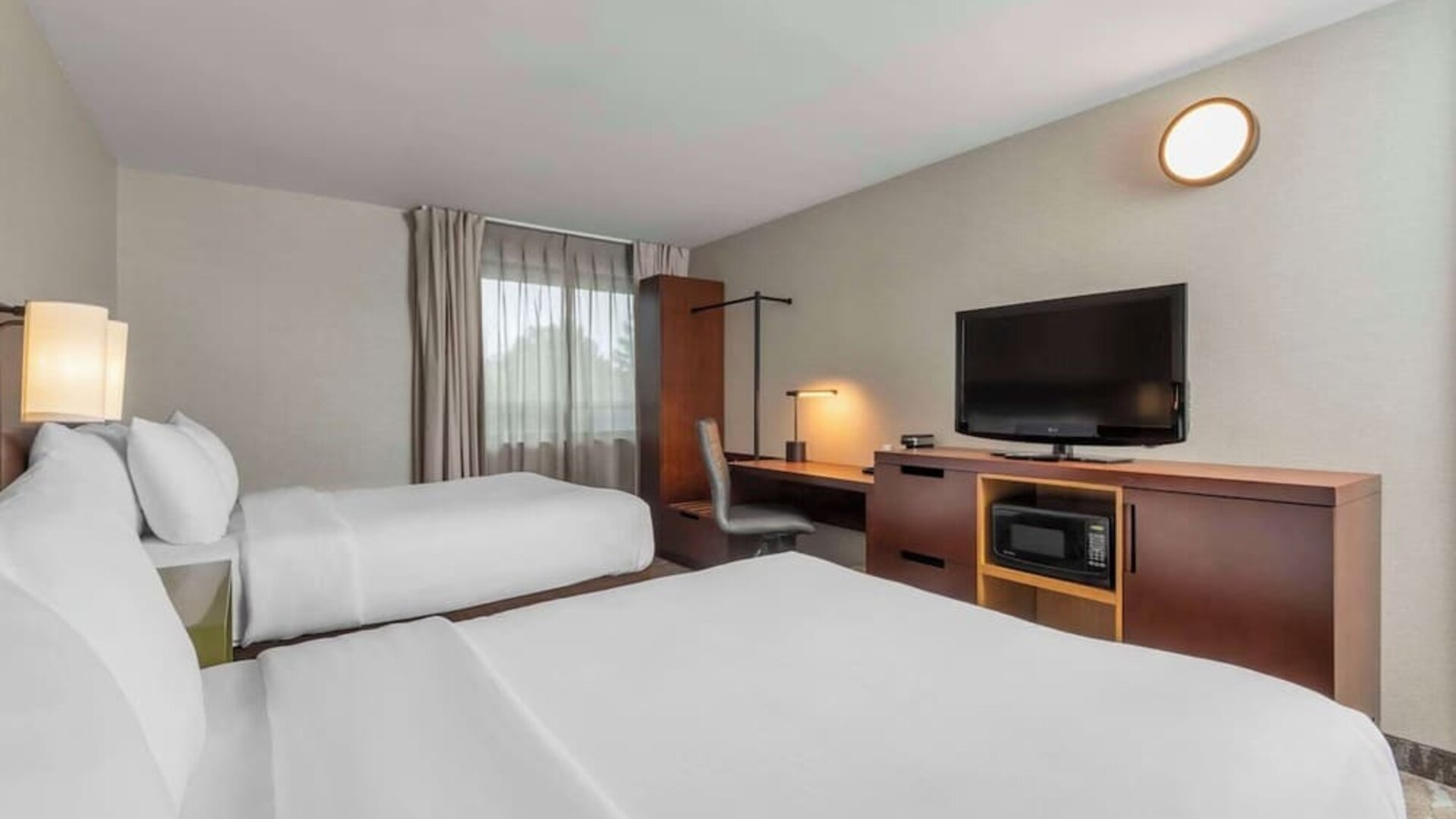 Day use twin room with work desk at Comfort Inn Dryden.