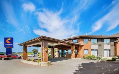 Hotel entrance and parking area at Comfort Inn Amherst.