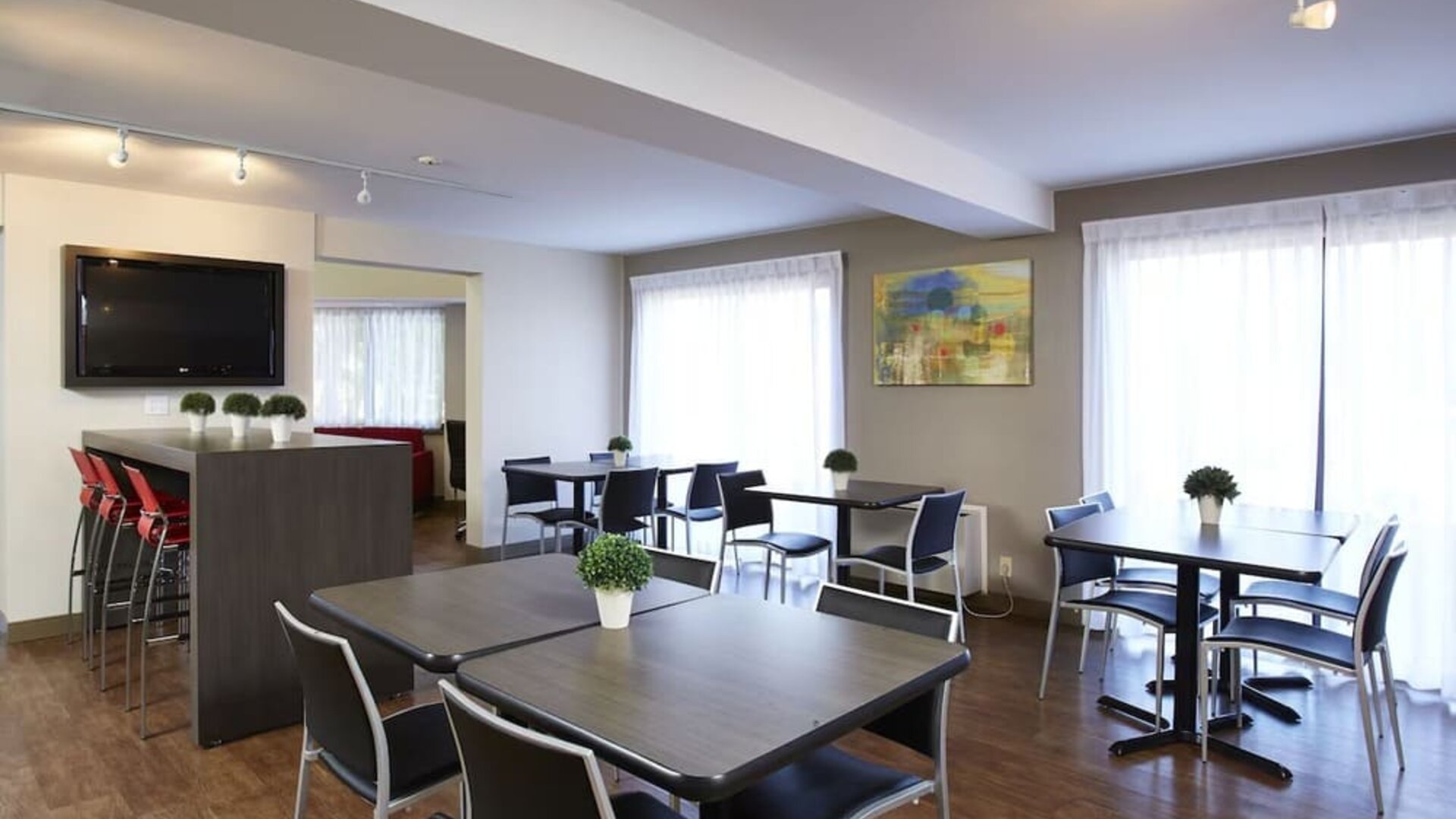 Dining area with comfortable seating at Comfort Inn Amherst.