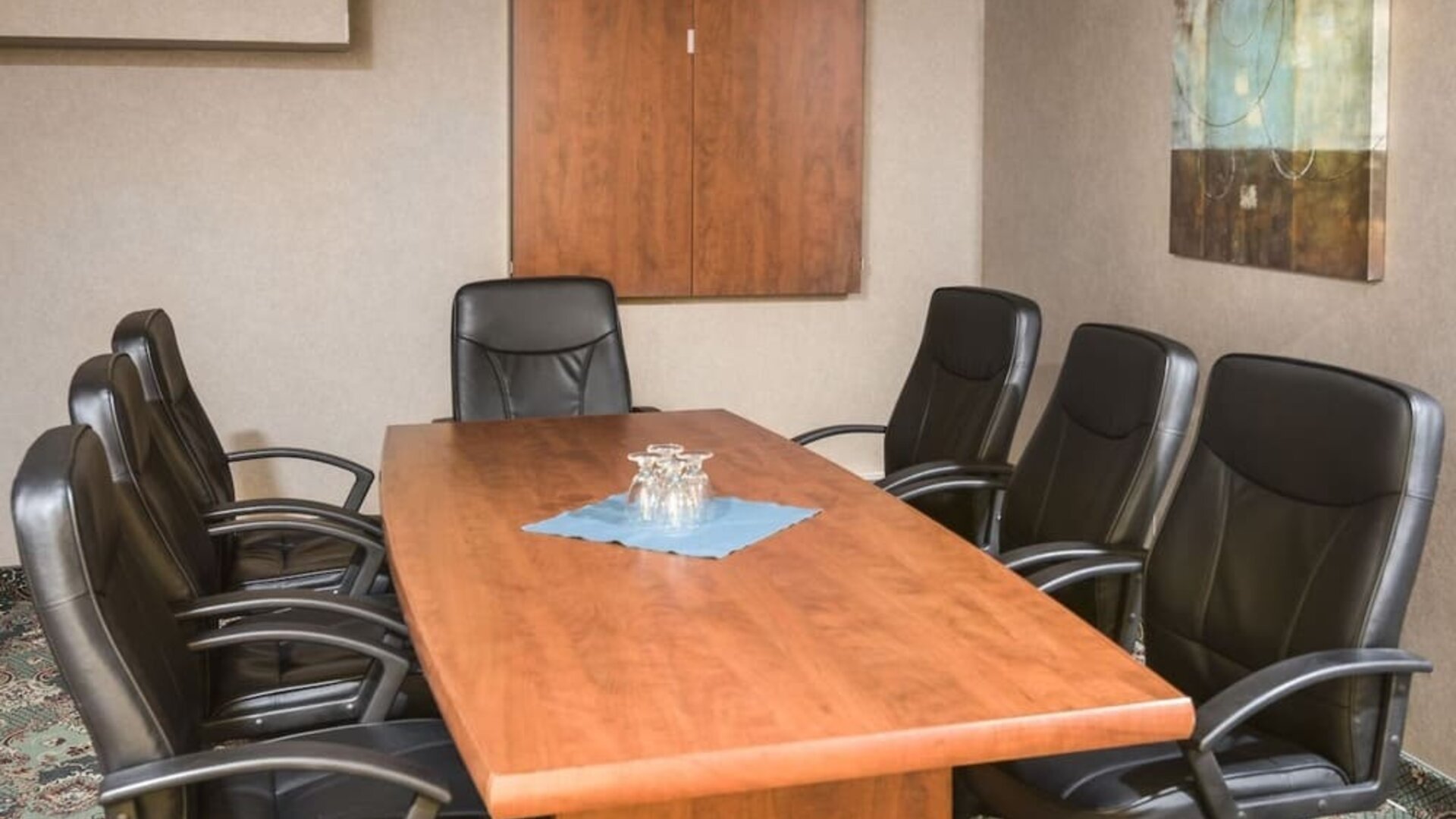 Professional meeting room at Mount Peyton Resort & Conference Center.