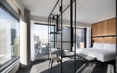 Day use room with TV, work desk and private bathroom at Hotel Monville - 295871.